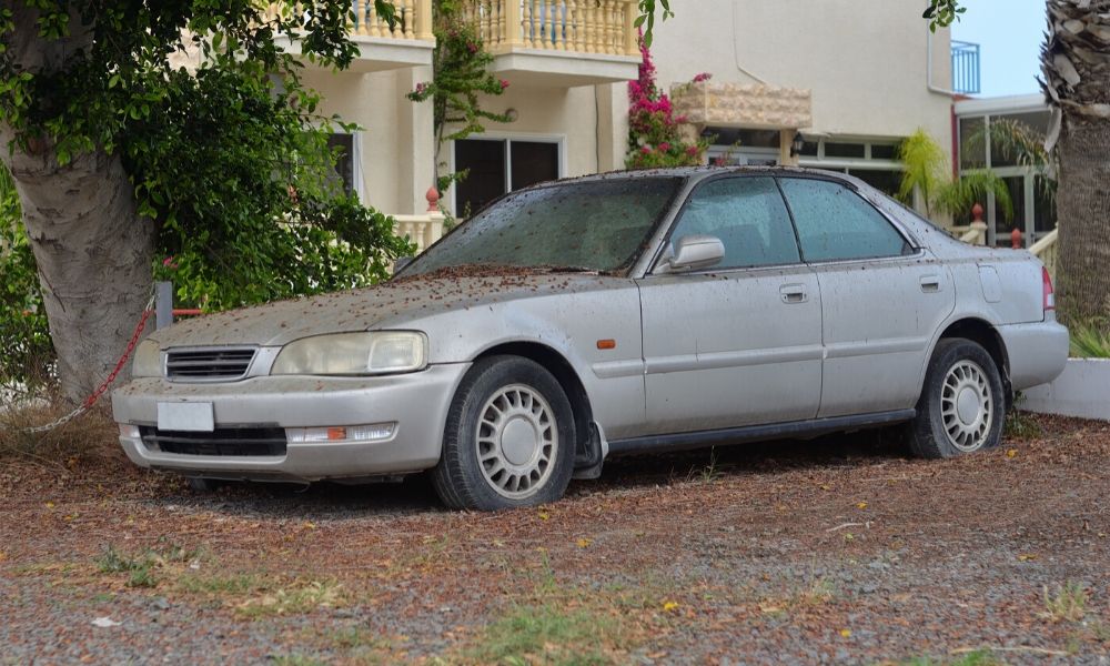 A junky old car.